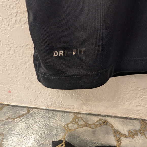 Nike Women's Black golf Polo Shirt - Picture 7 of 9